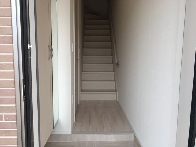 リヴィエール林 玄関