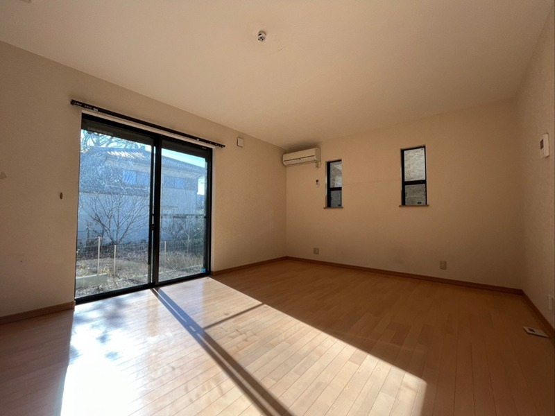 入谷東３丁目戸建 リビング