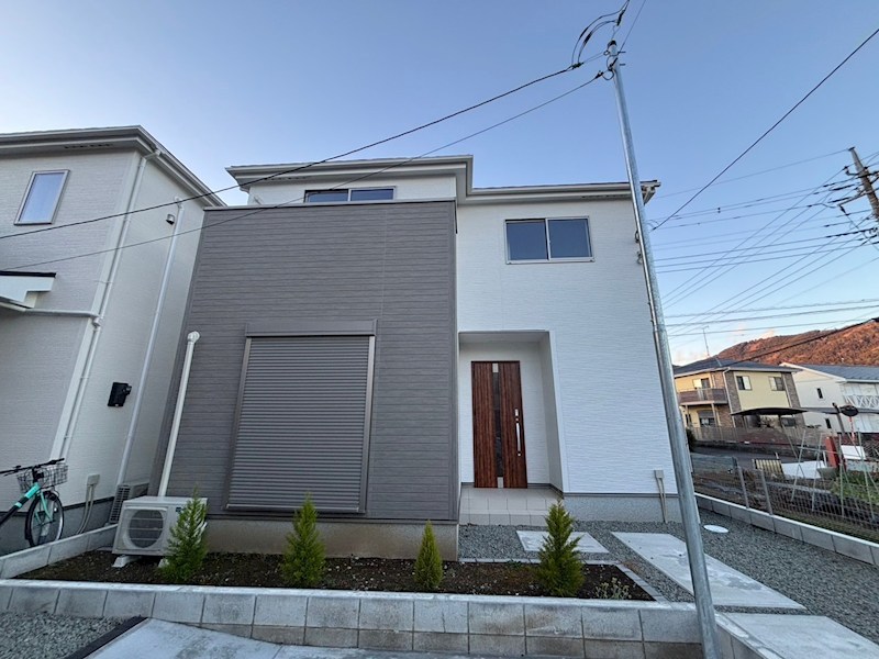 リナージュ開成町吉田島０１ 外観