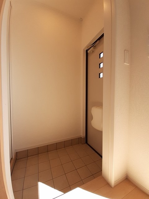 リノ 玄関