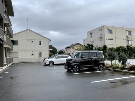 ルーフハウスB 駐車場
