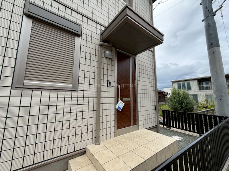 譲原貸家 玄関