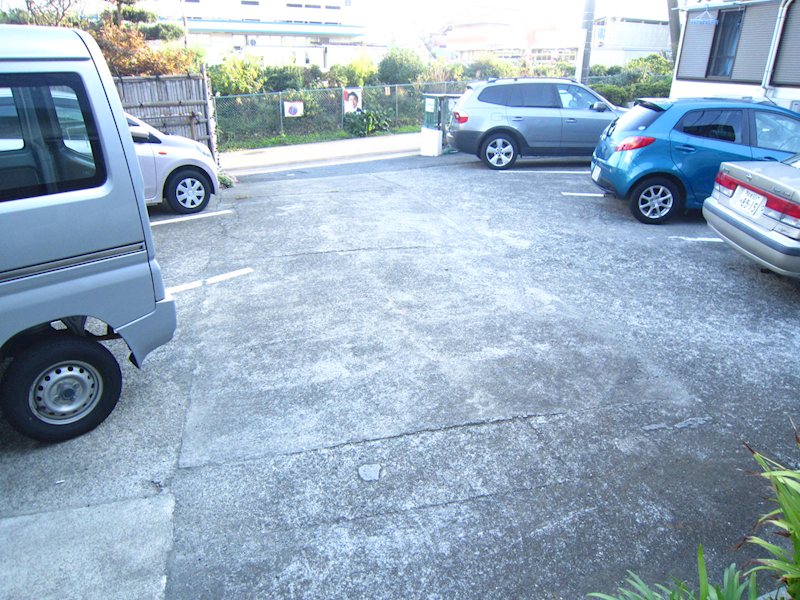 コーポカトレア 駐車場