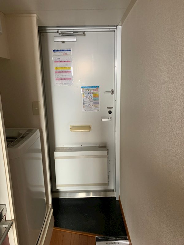レオパレススカイブルー 玄関