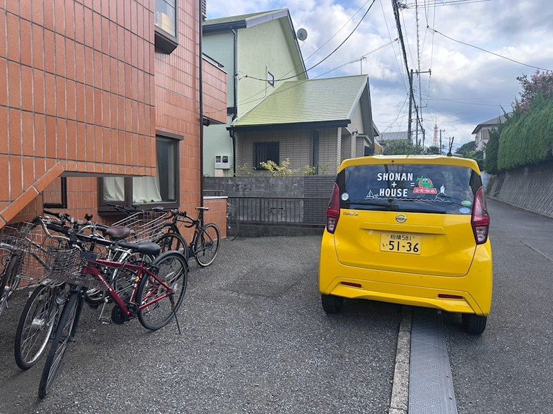 ロイヤルハイツ東海 駐車場