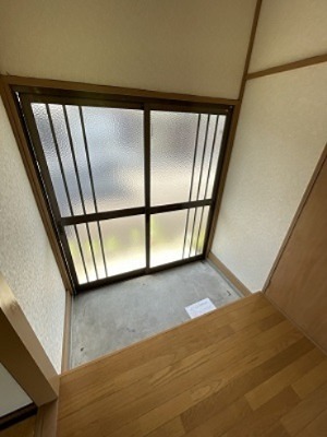 譲原貸家 玄関