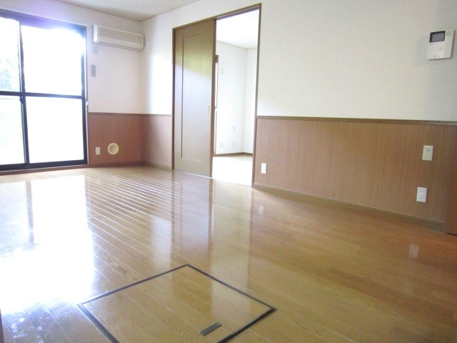 アルファタウン秦野新町　Ｂ リビング