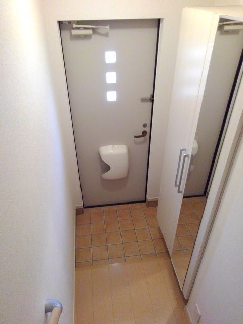 グリシーヌヒルＡ 玄関