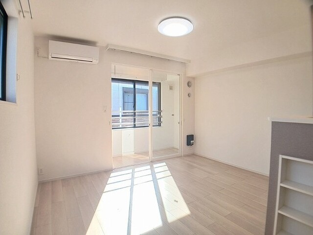 マーレ　Ｅ リビング