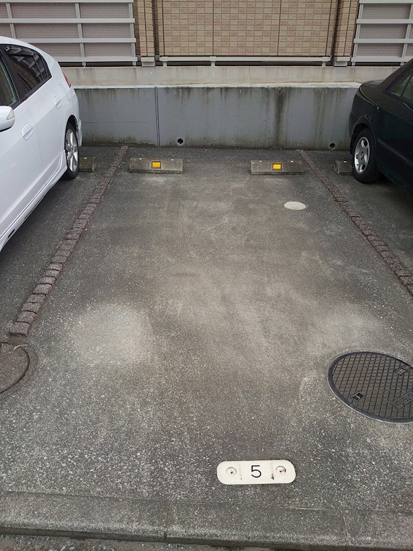 コートロイヤルアネックス 駐車場