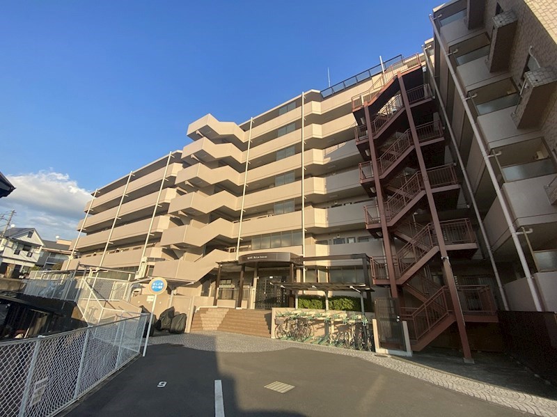 ナイスアーバン秦野 401号室 外観