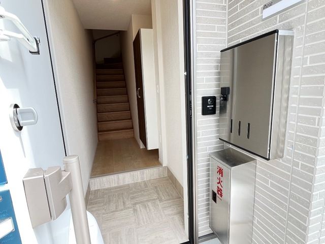 ディモーラ 玄関