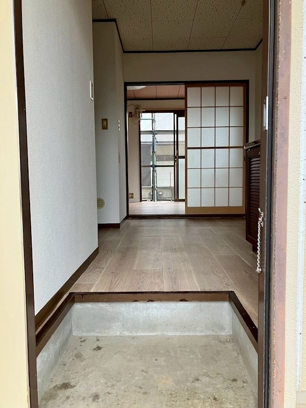 ファミーユ松田 玄関