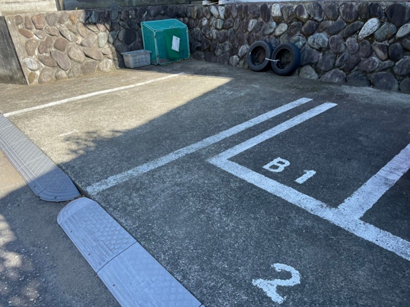 コーポミネ 駐車場