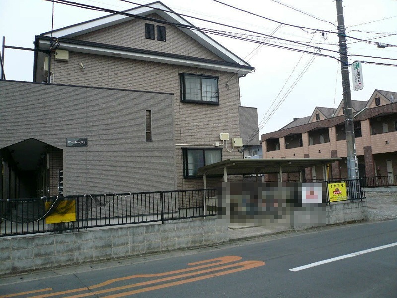 オールージュ  駐車場