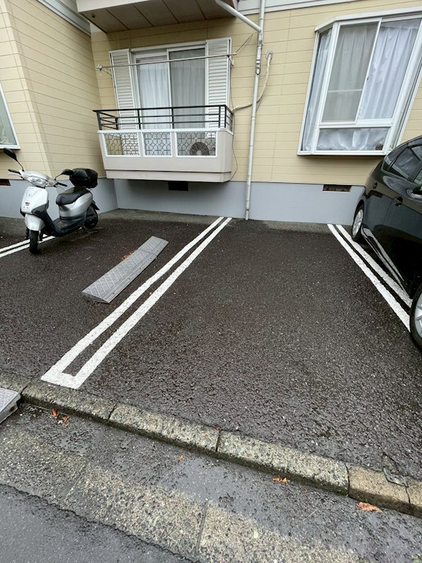 シュトラウスグラス 駐車場