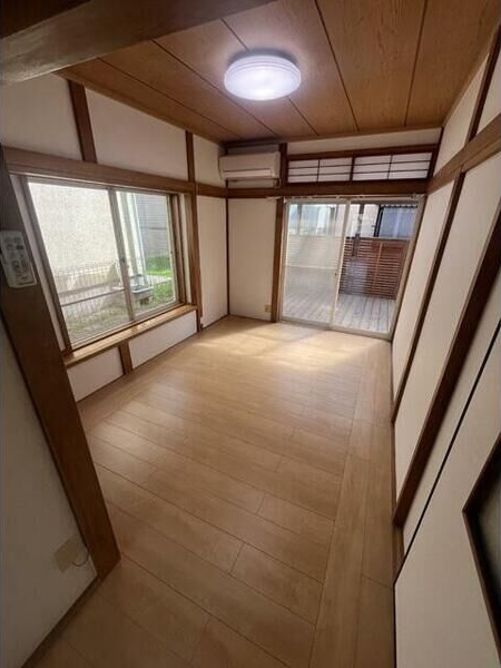 海老名市国分寺台２丁目戸建 リビング