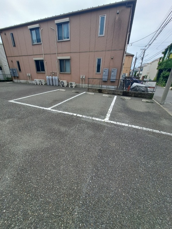 アドニスＣ 駐車場