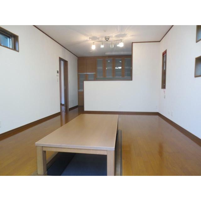 鵠沼花沢町貸家１階 リビング