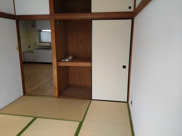 内田マンション ベッドルーム