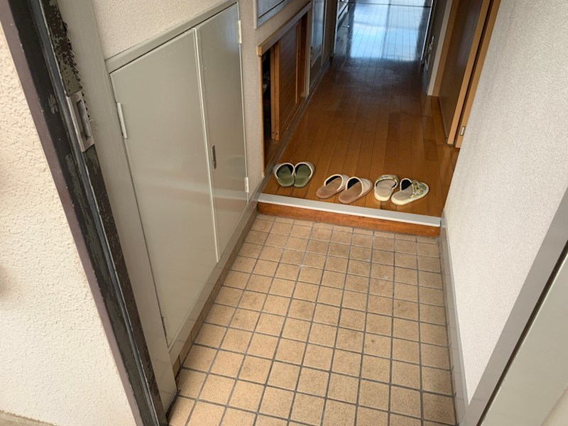 新倉ビル 玄関