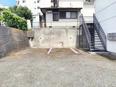 メゾンド藤 駐車場