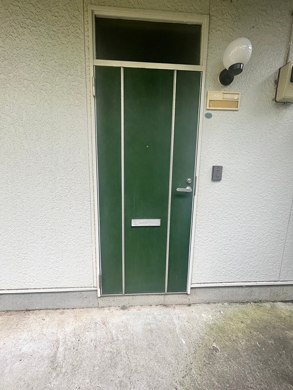 ファミール７ 玄関