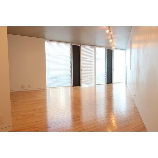 ＷＥＥＫＥＮＤ　ＨＯＵＳＥ　ＡＬＬＥＹ リビング