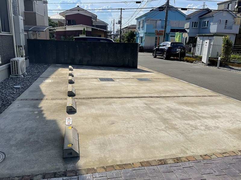 Lupinus　B棟 駐車場