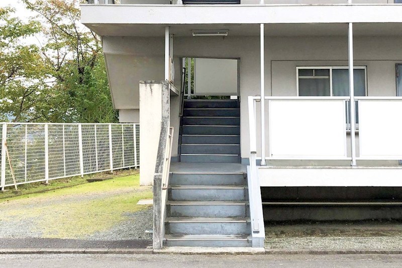 ビレッジハウス二宮1号棟 エントランス