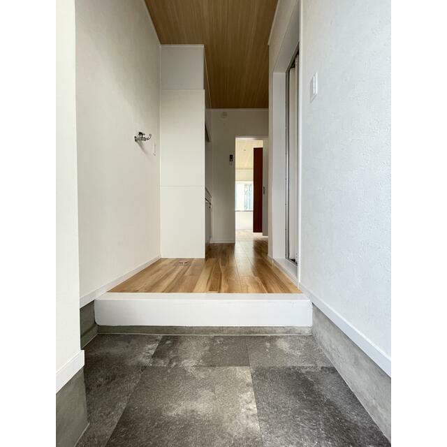 メゾン岡田 玄関