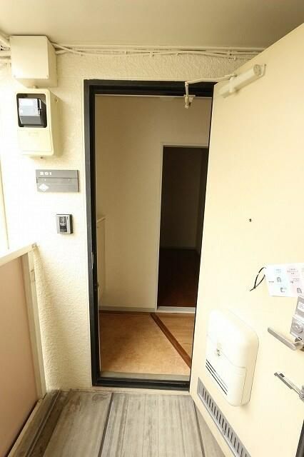 エステート山室 玄関