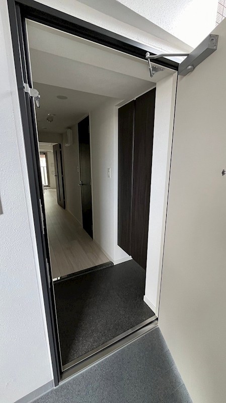 LIME RESIDENCE HIRATSUKA WEST 玄関