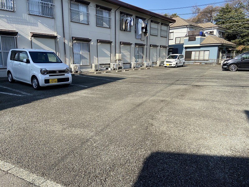 白駒ハイツ 駐車場