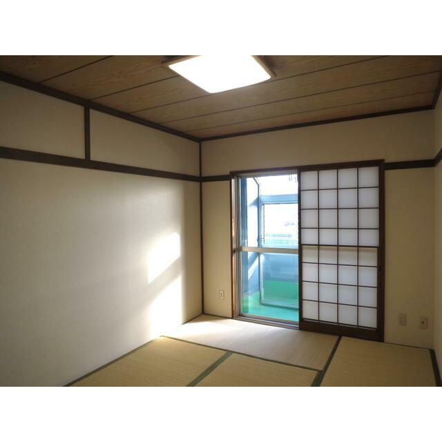 溝呂木ビル ベッドルーム