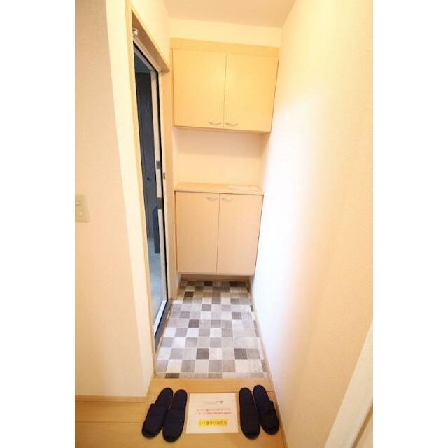 ルピナス二番館 玄関