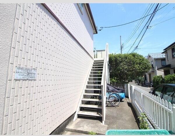 神奈川県鎌倉市岩瀬１丁目 エントランス