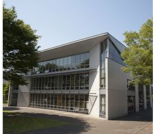 シィーエム・クイーン 図書館