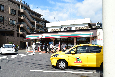 菱沼２丁目貸家 コンビニ