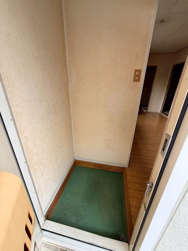 エステートタナカＡ 玄関