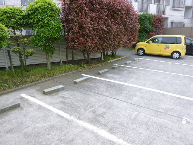 エクレール本鵠沼 駐車場