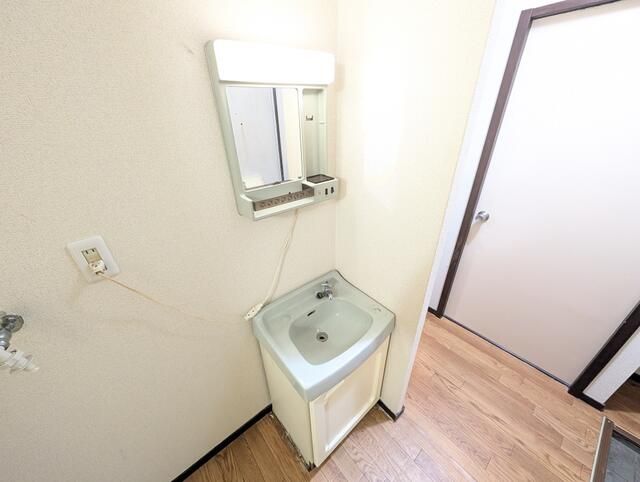 クリアスカイ湘南西富 洗面所