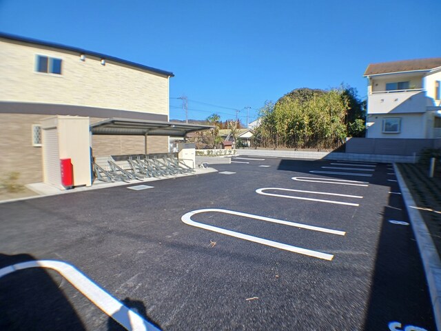サンプラージュ 駐車場