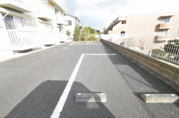 グランドソレイユ 駐車場