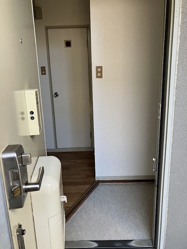 シャトレー森戸 玄関