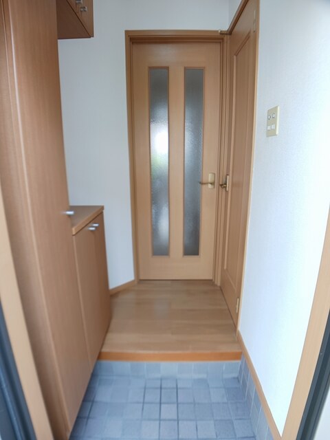 シャンミリュ－弐番館 玄関