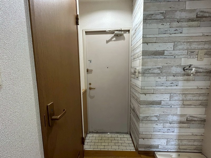 ソレイユ三和 玄関