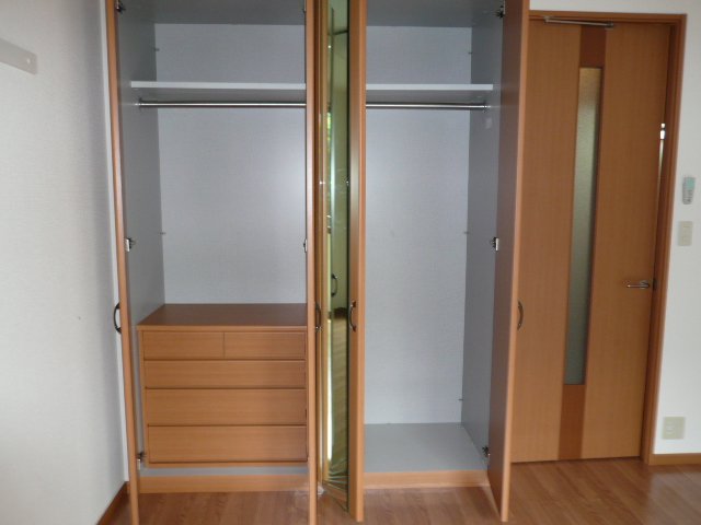 ハイツルミナス 収納