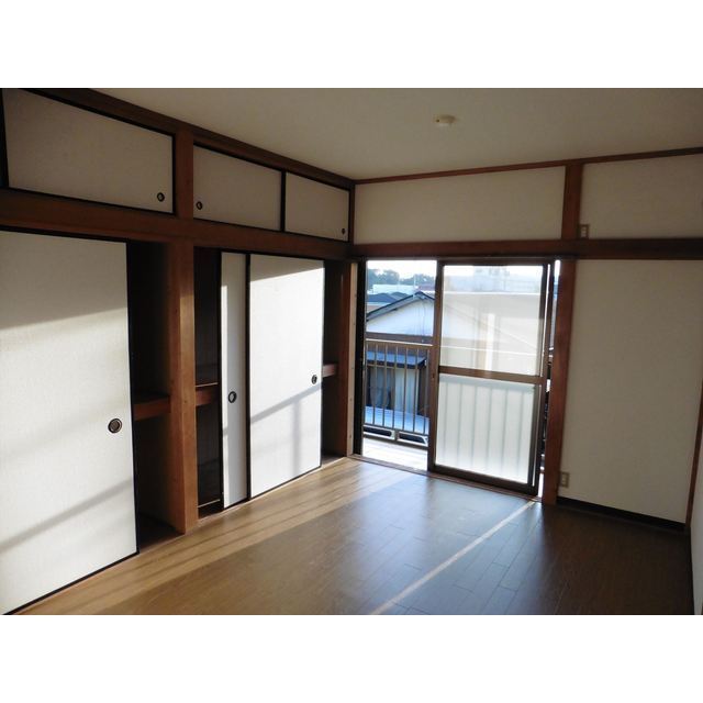 高長ハイツ 玄関