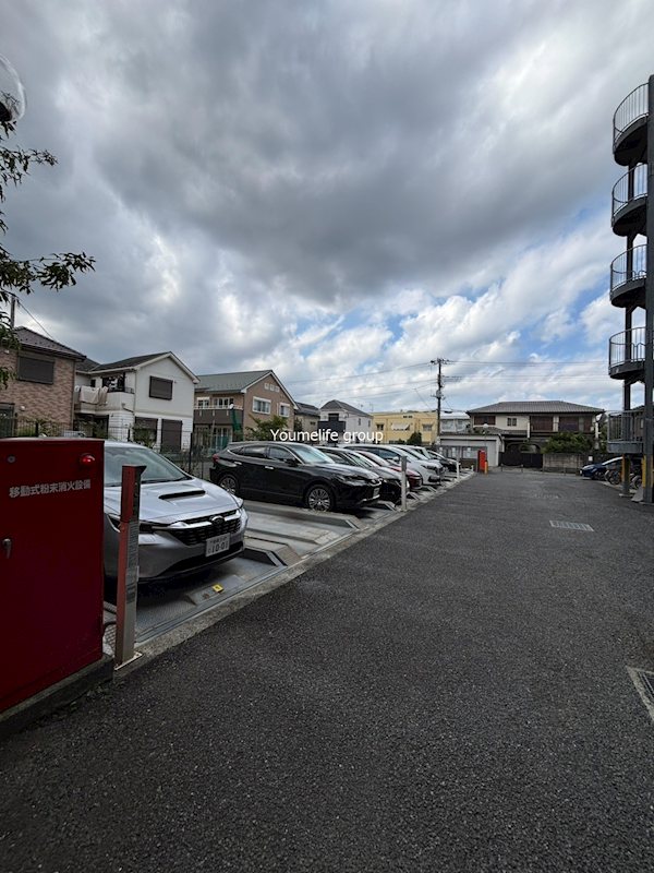 レックスハイツ本厚木 駐車場